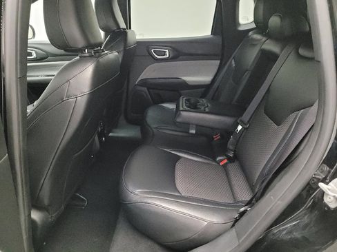 Used 2024 Jeep Compass Latitude image 18