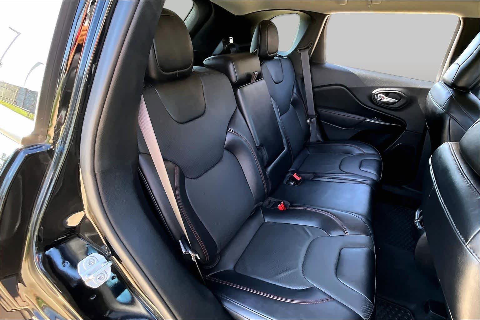 Used 2023 Jeep Cherokee Trailhawk w/ Premium Leather Package AWD/4WD image 19