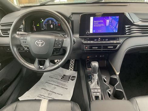 Used 2025 Toyota Camry SE FWD image 13