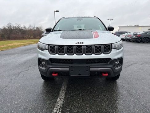 Used 2024 Jeep Compass Trailhawk image 3