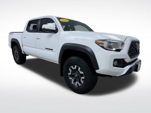 Certified 2022 Toyota Tacoma TRD Off-Road w/ Technology Package AWD/4WD image 2