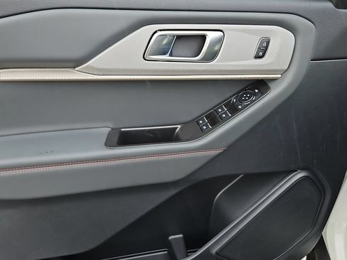 New 2026 Ford Explorer Active w/ Active Comfort Package RWD image 21