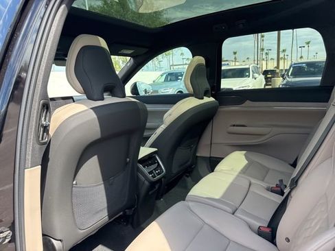New 2025 Volvo EX90 Plus image 18