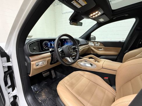 Used 2025 Mercedes-Benz GLS 580 4MATIC image 34