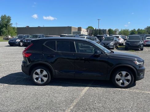 Used 2021 Volvo XC40 T5 Momentum AWD/4WD image 7