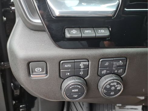 Used 2025 Chevrolet Silverado 1500 LTZ AWD/4WD image 18