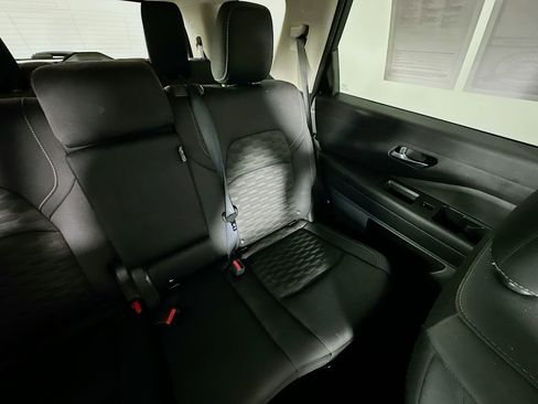 Used 2022 Nissan Pathfinder S FWD image 14
