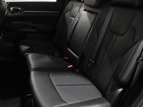 Used 2022 Kia Sorento S image 22