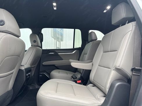 Used 2026 GMC Acadia Elevation w/ Elevation Premium Package AWD/4WD image 22