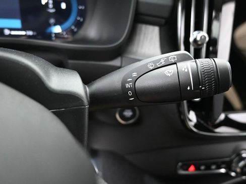 New 2025 Volvo XC40 B5 Core w/ Protection Package Premier image 17