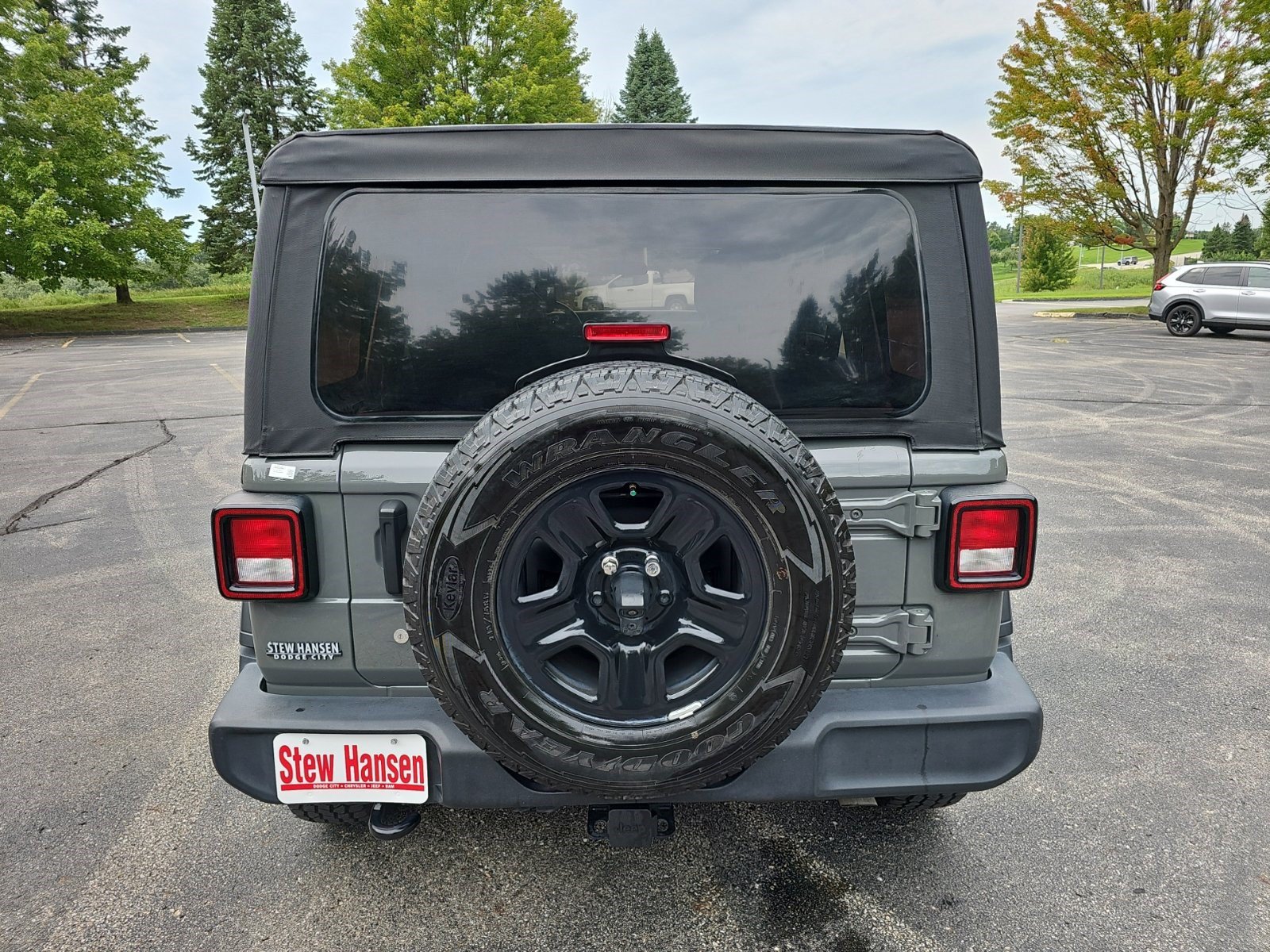 Used 2018 Jeep Wrangler Unlimited Sport AWD/4WD image 5