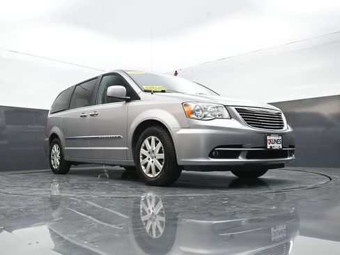 Used 2016 Chrysler Town & Country Touring w/ Driver Convenience Group FWD image 41