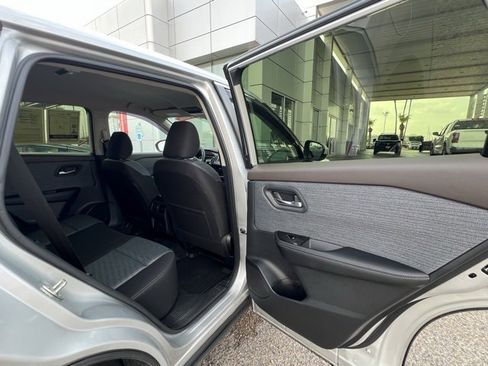 Certified 2023 Nissan Rogue SV image 24