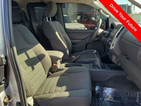 Used 2015 Nissan Frontier SV AWD/4WD image 12