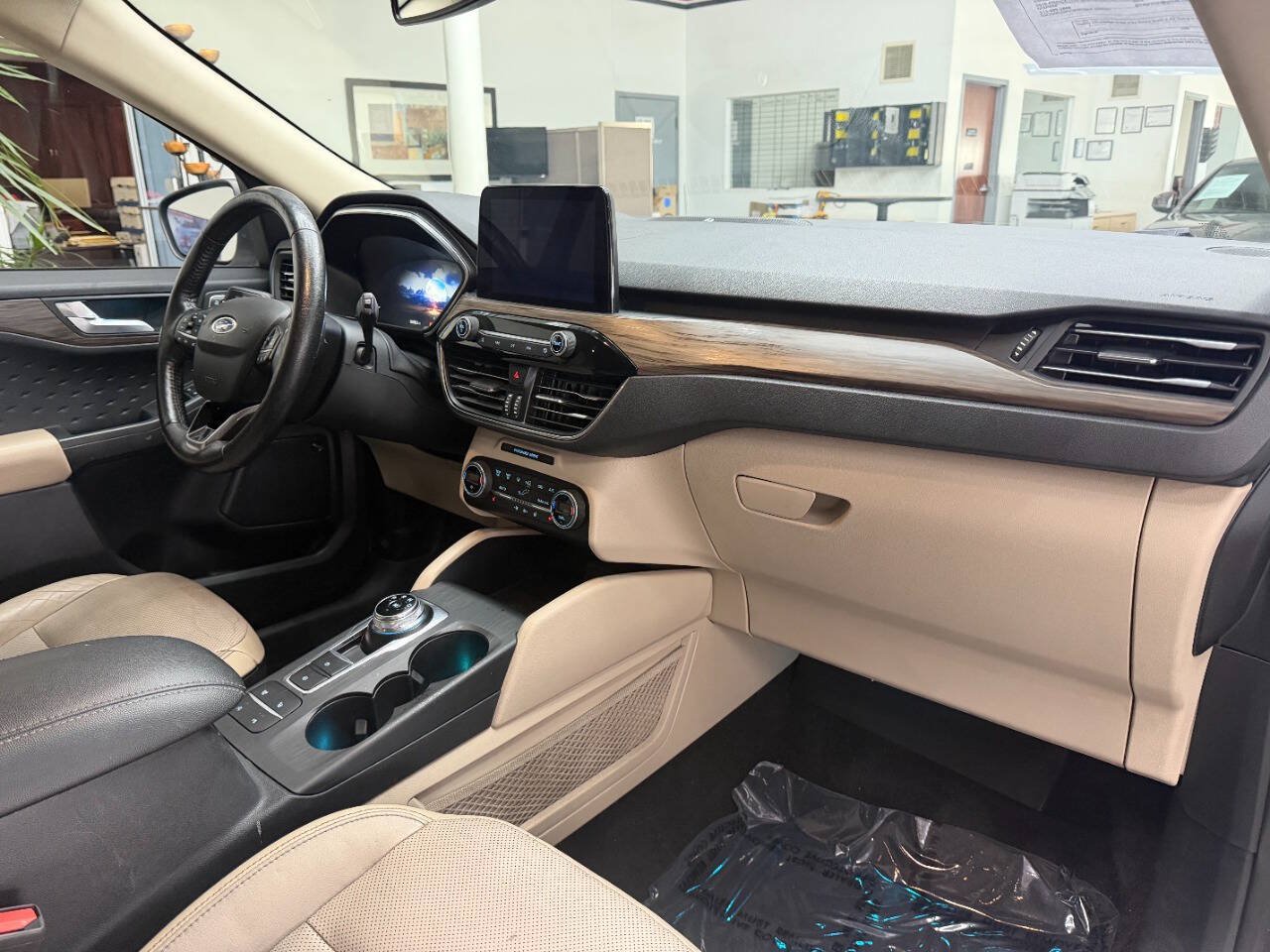 Used 2020 Ford Escape Titanium AWD/4WD image 18