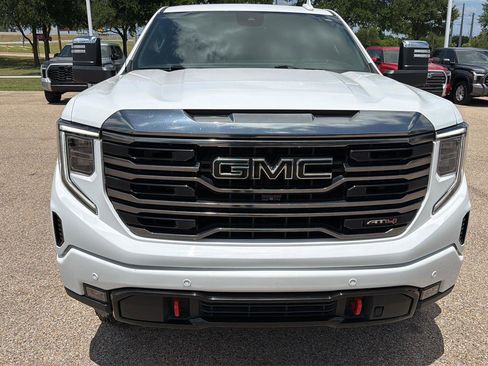 Used 2023 GMC Sierra 1500 AT4 w/ Technology Package AWD/4WD image 8