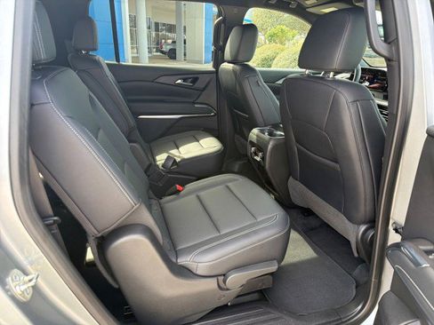 Used 2025 Chevrolet Traverse LT image 15