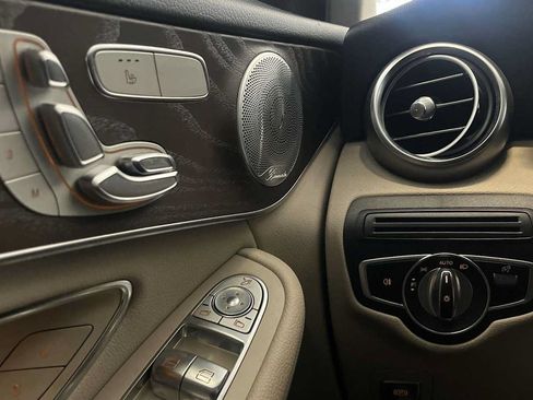 Used 2019 Mercedes-Benz GLC 300 4MATIC image 28