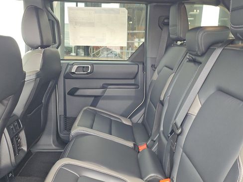 New 2025 Ford Bronco Outer Banks w/ Sasquatch Package AWD/4WD image 9