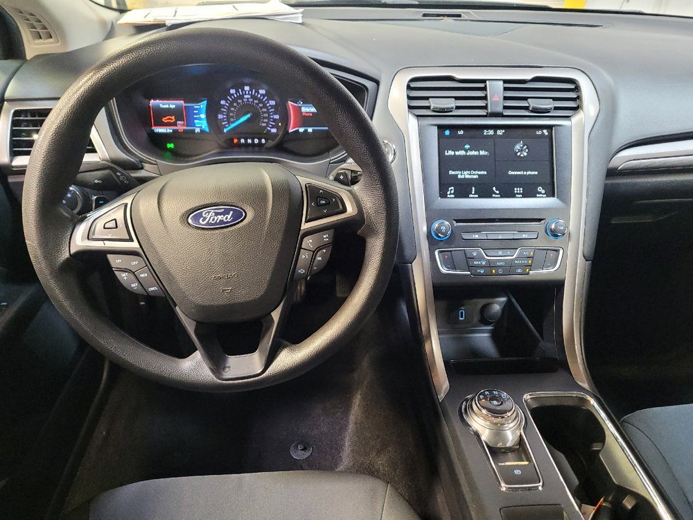Used 2018 Ford Fusion SE w/ Fusion SE Technology Package FWD image 22