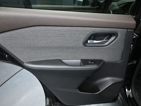 Used 2023 Nissan Rogue SV image 23