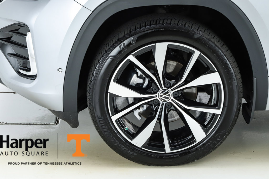 Used 2026 Volkswagen Atlas SEL Premium R-Line AWD/4WD image 5