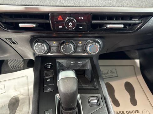 Used 2025 Nissan Kicks SV FWD image 24