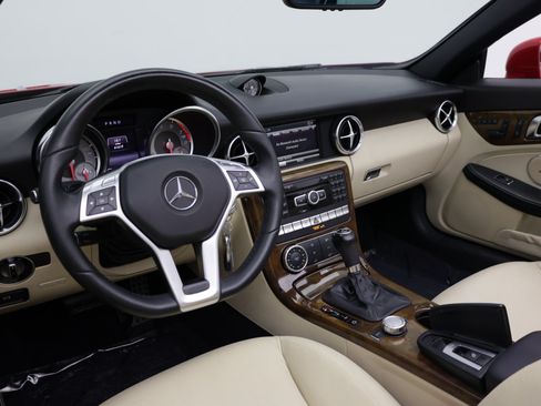 Used 2015 Mercedes-Benz SLK 250 image 12