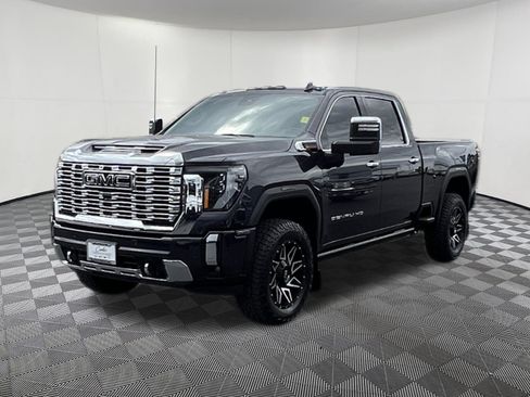 Used 2025 GMC Sierra 3500 Denali w/ Denali Reserve Package AWD/4WD image 3