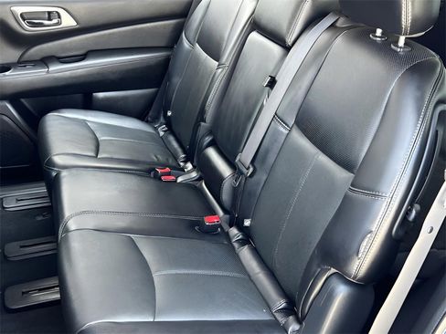 Used 2020 Nissan Pathfinder Platinum image 18