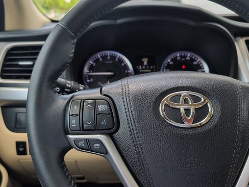 Used 2016 Toyota Highlander Limited FWD image 29