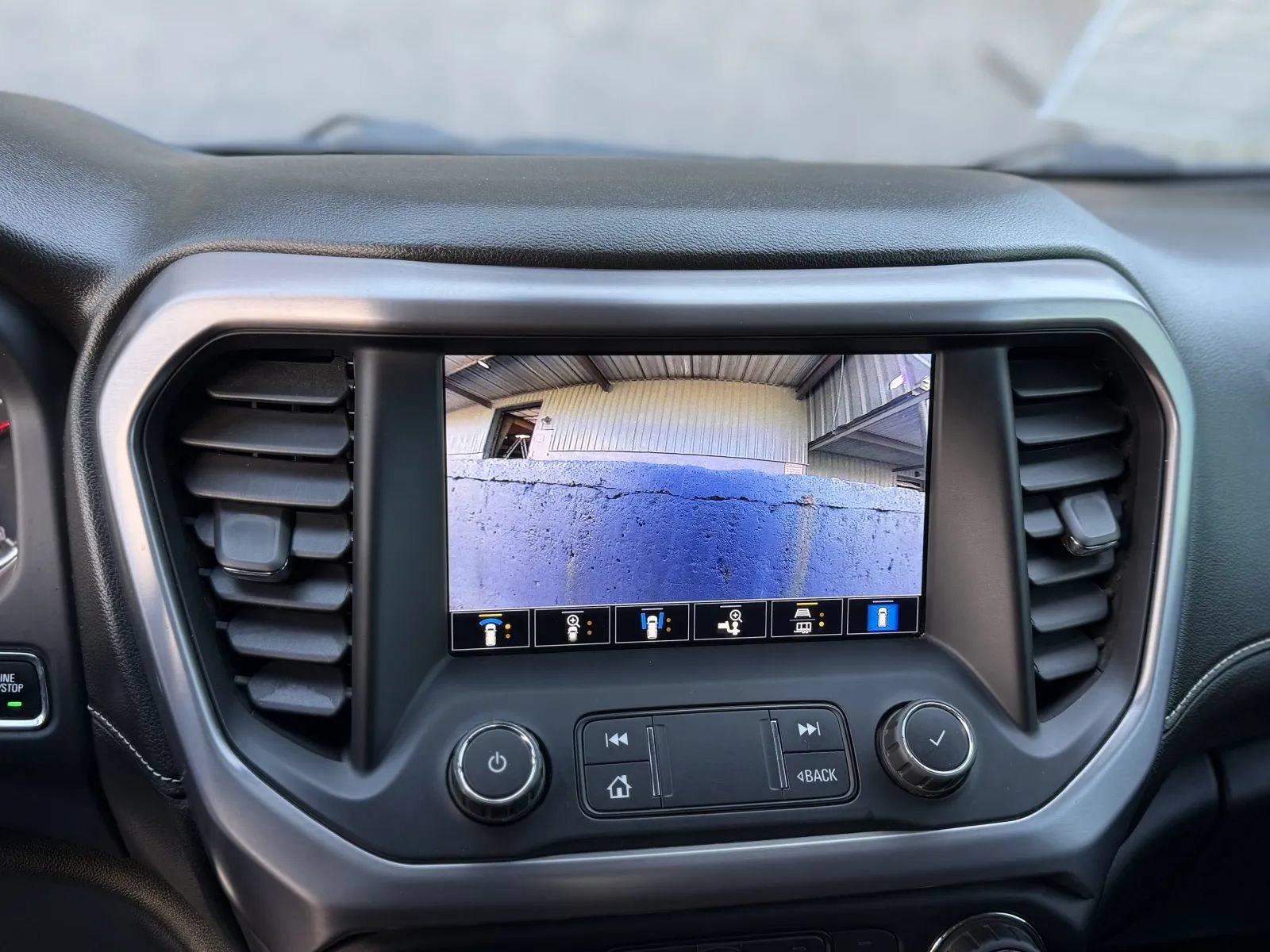 Used 2022 GMC Acadia AT4 w/ Technology Package AWD/4WD image 38