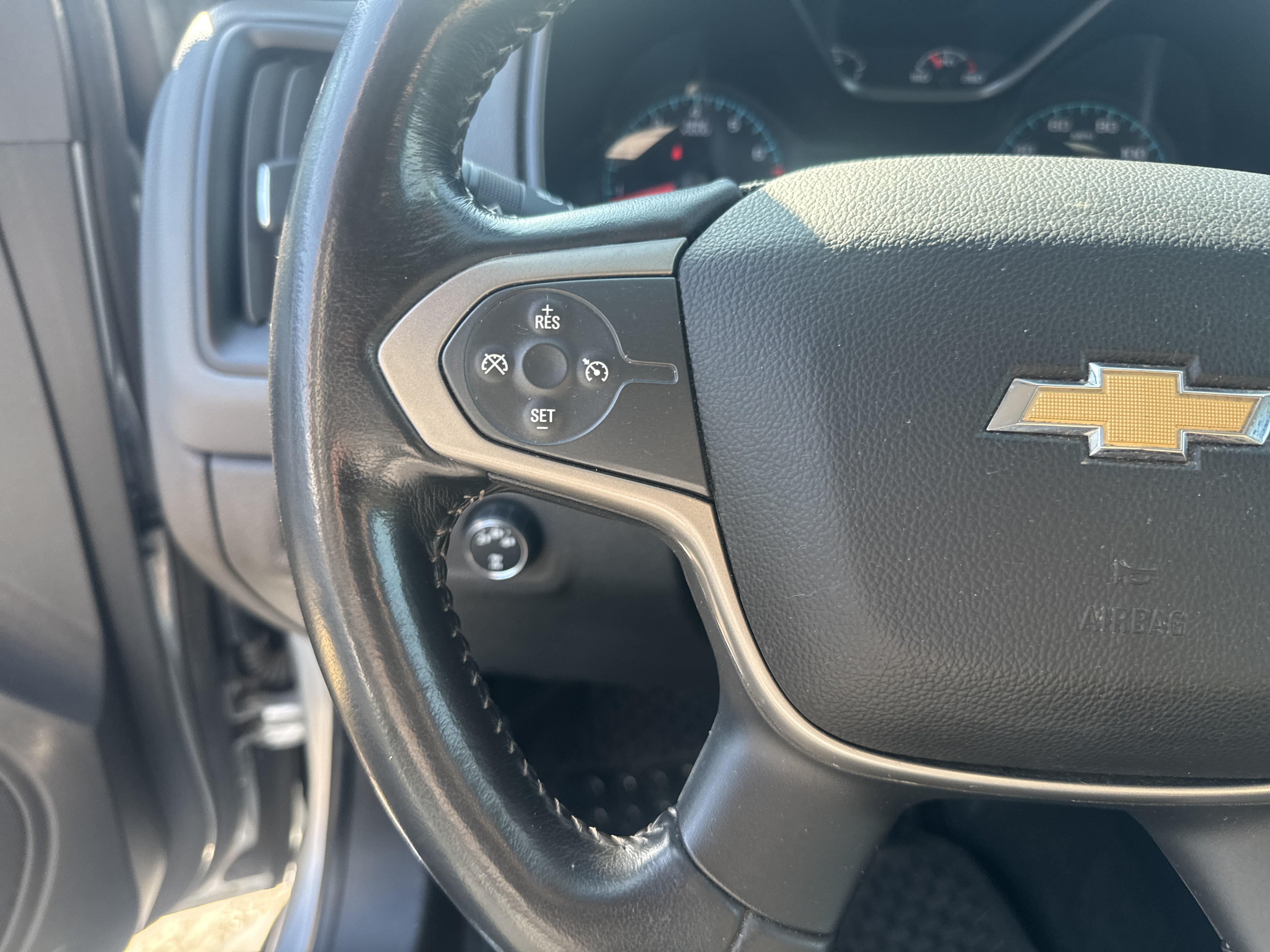 Used 2015 Chevrolet Colorado Z71 AWD/4WD image 18