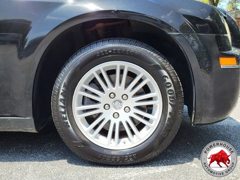 Used 2009 Chrysler 300 Touring RWD image 12