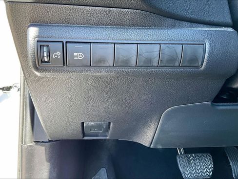 Used 2025 Toyota Corolla LE image 31