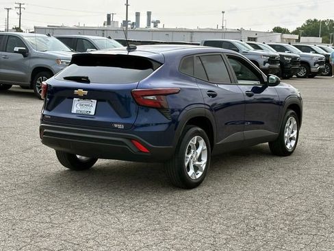 Certified 2024 Chevrolet Trax LS w/ LS Convenience Package FWD image 8