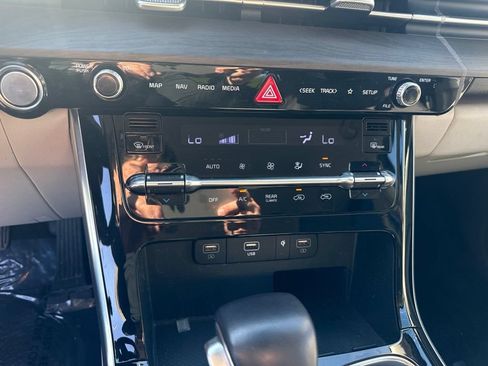 Used 2024 Kia Carnival EX FWD image 24