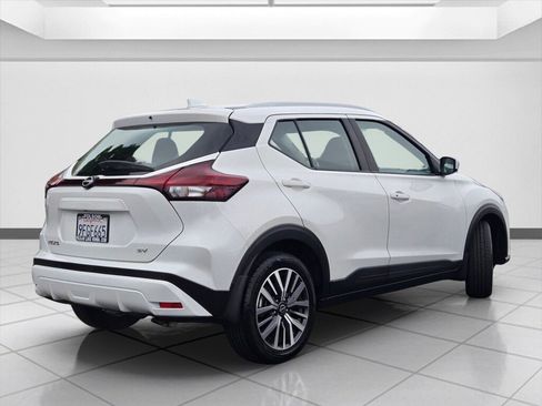 Used 2023 Nissan Kicks SV image 5