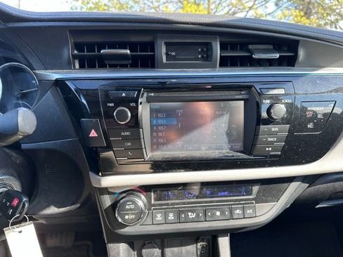 Used 2015 Toyota Corolla LE image 14