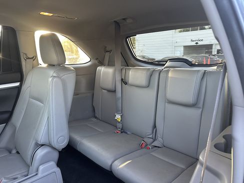 Used 2018 Toyota Highlander XLE FWD image 4