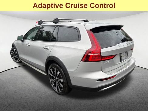 Used 2025 Volvo V60 B5 Cross Country Ultra w/ Protection Package Premier AWD/4WD image 10