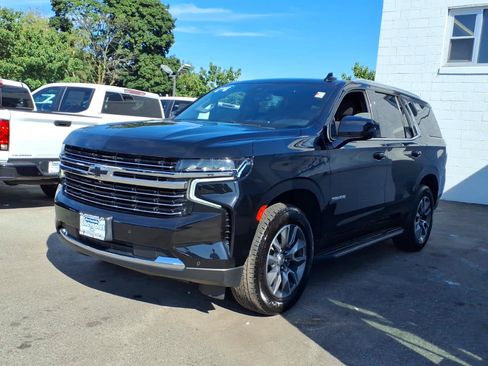 Used 2022 Chevrolet Tahoe LT w/ LT Signature Package AWD/4WD image 3