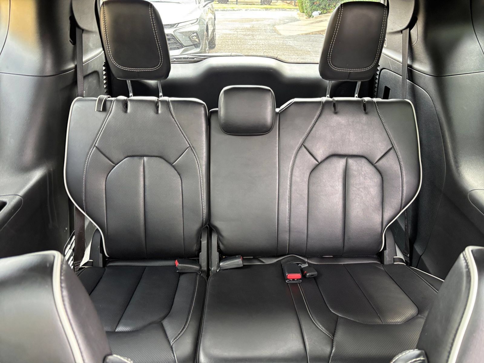 Used 2025 Chrysler Pacifica Limited FWD image 33