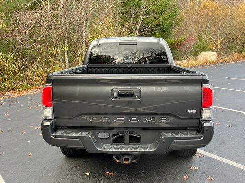Used 2022 Toyota Tacoma TRD Off-Road image 4