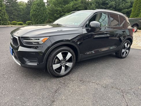 Used 2020 Volvo XC40 T5 Momentum w/ Protection Package Premier AWD/4WD image 12