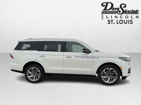 New 2025 Lincoln Navigator Reserve image 4