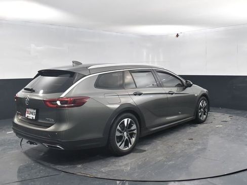 Used 2018 Buick Regal Essence w/ Driver Confidence Package #1 image 9