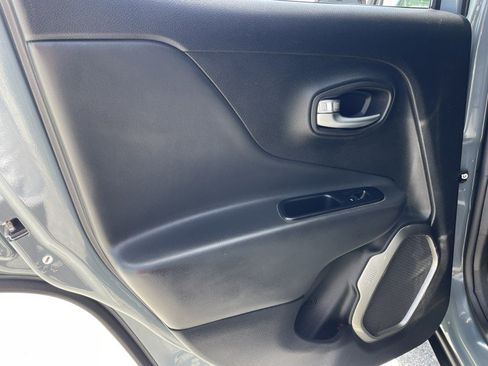 Used 2018 Jeep Renegade Limited w/ UConnect 8.4 Nav Group AWD/4WD image 25