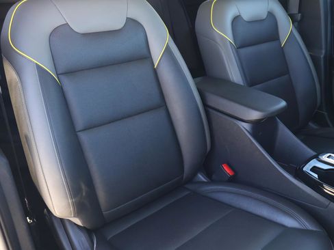 Used 2025 Chevrolet Trax ACTIV w/ Sunroof Package FWD image 18