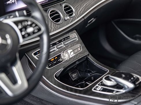 Used 2019 Mercedes-Benz E 300 4MATIC w/ Driver Assistance Package image 23